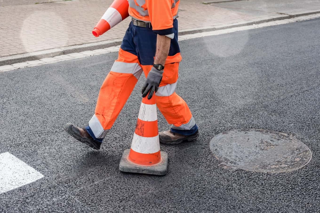 Jaki ubiór noszą pracownicy służb drogowych?